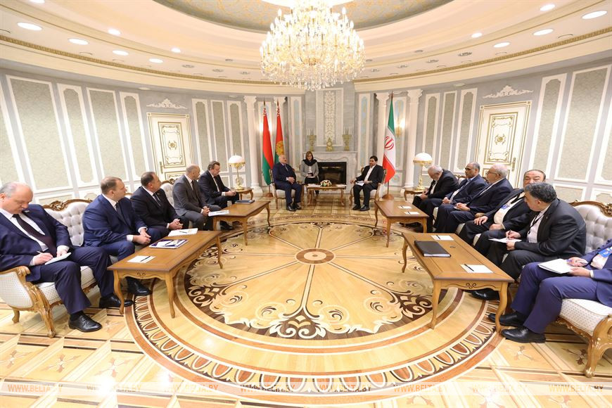 Александр Лукашенко во время встречи с первым вице-президентом Ирана Мохаммадом Мохбером