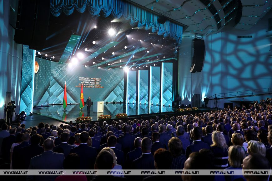 Александр Лукашенко во время Послания белорусском народу и Национальному собранию, август 2020 года Александр Лукашенко во время Послания белорусском народу и Национальному собранию, август 2020 года