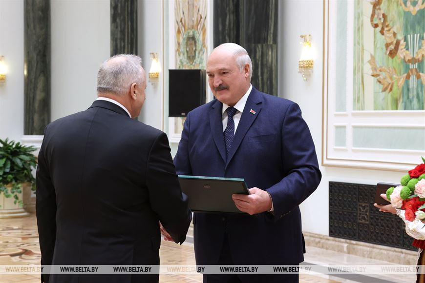 Благодарностью Президента Республики Беларусь награжден судья Верховного Суда Федор Чубковец Благодарностью Президента Республики Беларусь награжден судья Верховного Суда Федор Чубковец