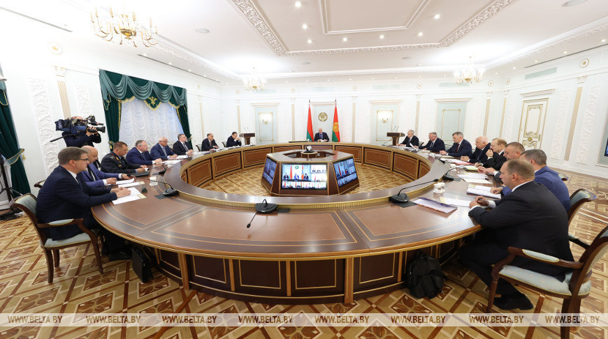 Во время проведения селекторного совещания по вопросам уборочной кампании, июль 2023 года Во время проведения селекторного совещания по вопросам уборочной кампании, июль 2023 года