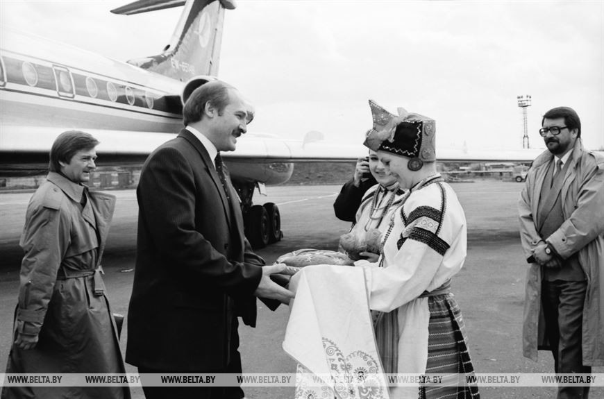 Александр Лукашенко во время посещения Белгородской области, май 1995 года