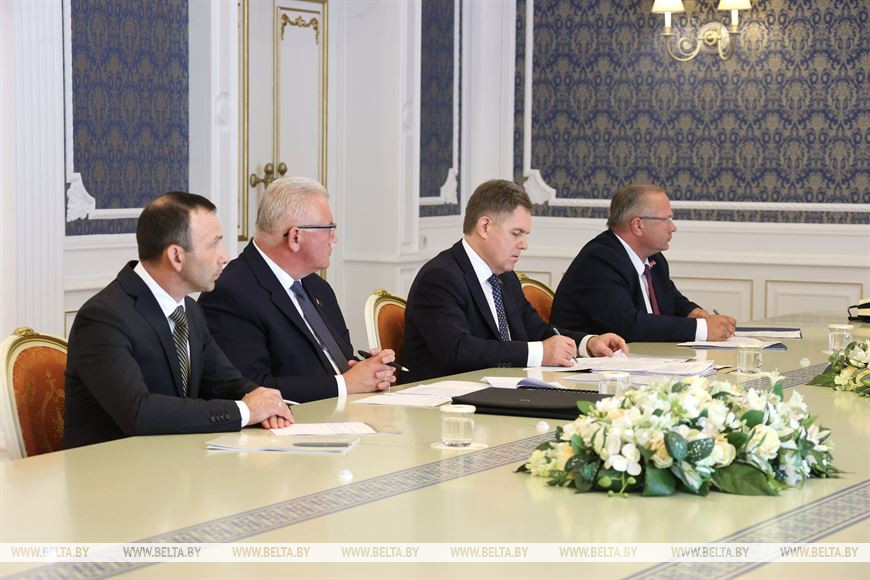 Во время совещания