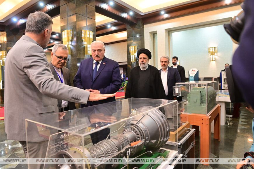 Александр Лукашенко и Эбрахим Раиси на выставке Александр Лукашенко и Эбрахим Раиси на выставке