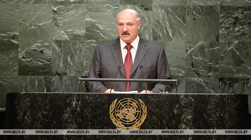 Александр Лукашенко во время выступления на 70-й сессии Генеральной ассамблеи ООН Александр Лукашенко во время выступления на 70-й сессии Генеральной ассамблеи ООН
