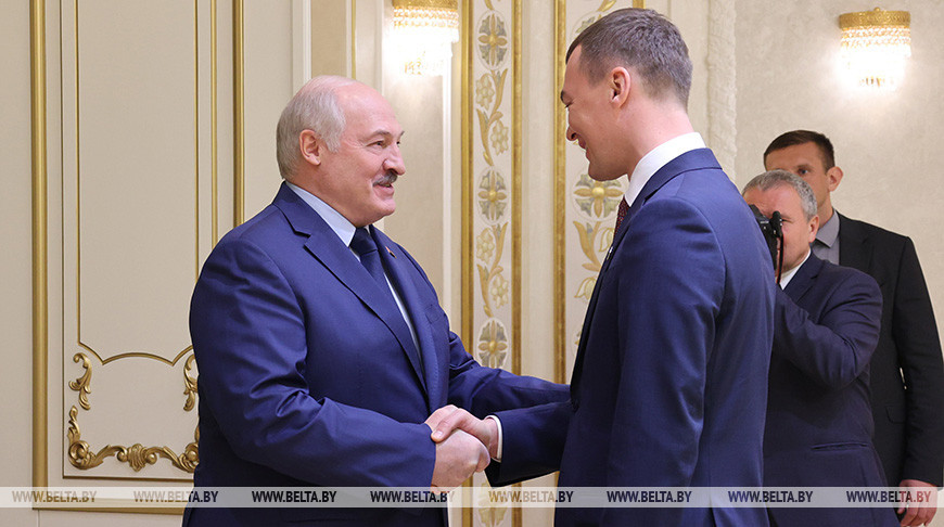 Президент Беларуси Александр Лукашенко во время встречи с губернатором Хабаровского края Михаилом Дегтяревым