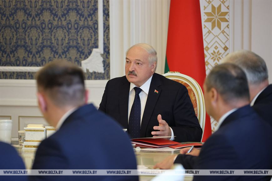 Александр Лукашенко во время принятия кадровых решений Александр Лукашенко во время принятия кадровых решений