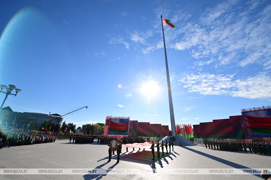 Торжественный ритуал чествования государственных символов на площади Государственного флага, май 2021 года