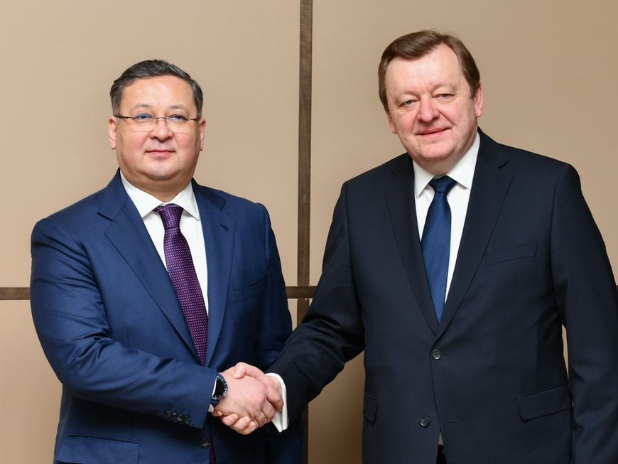 Во время встречи министра иностранных дел Беларуси Сергея Алейника с заместителем премьер-министра - министром иностранных дел Республики Казахстан Муратом Нуртлеу. Фото МИД Беларуси Во время встречи министра иностранных дел Беларуси Сергея Алейника с заместителем премьер-министра - министром иностранных дел Республики Казахстан Муратом Нуртлеу. Фото МИД Беларуси