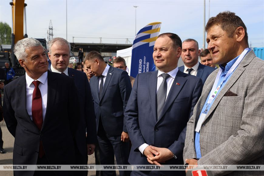 Роман Головченко во время посещения II Карельского международного форума камнеобработки "Карелфорум-2023" Роман Головченко во время посещения II Карельского международного форума камнеобработки "Карелфорум-2023"