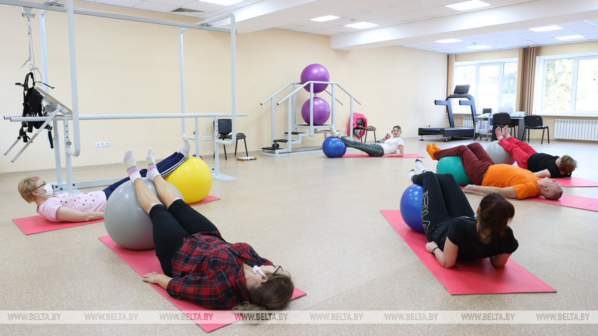 На занятиях в кабинете лечебной физкультуры