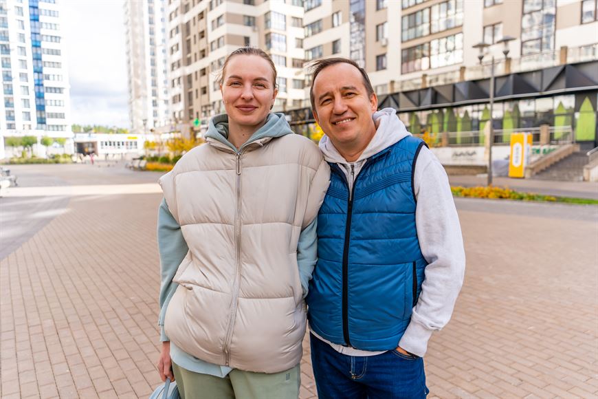 Эту красивую пару мы встретили на выходе из уютного кафе Эту красивую пару мы встретили на выходе из уютного кафе