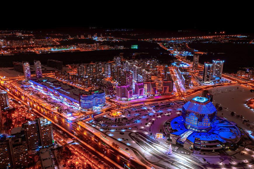 Рядом большая наземная парковка, но в шаговой доступности охраняемый паркинг! Рядом большая наземная парковка, но в шаговой доступности охраняемый паркинг!