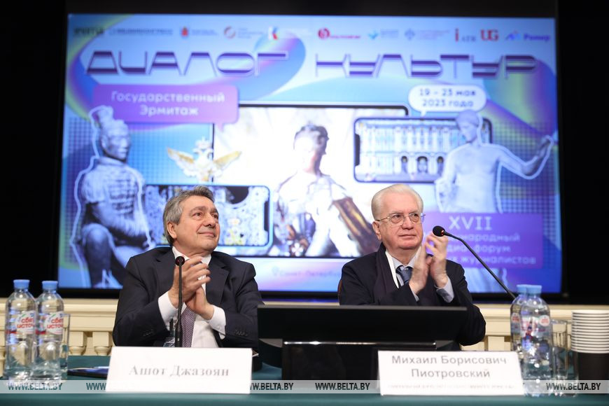 Председатель Оргкомитета Форума Ашот Джазоян и генеральный директор Государственного Эрмитажа Михаил Пиотровский Председатель Оргкомитета Форума Ашот Джазоян и генеральный директор Государственного Эрмитажа Михаил Пиотровский