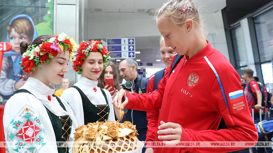 Во время прибытия спортсменов из России