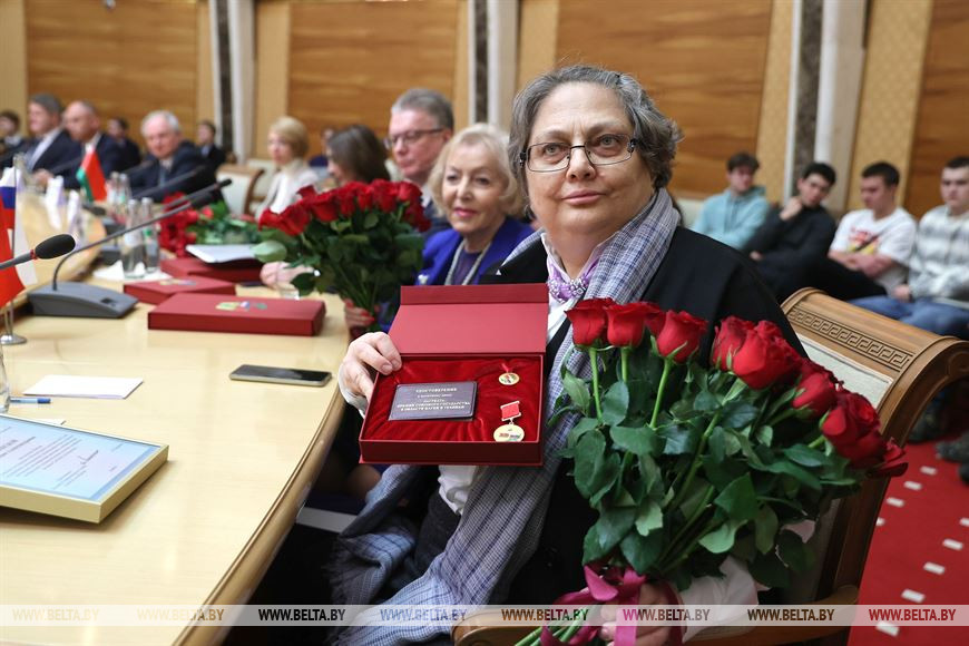 Премии Союзного государства в области науки и техники удостоена заведующая лабораторией анализа генома Института общей генетики им. Н.И.Вавилова РАН Светлана Боринская Премии Союзного государства в области науки и техники удостоена заведующая лабораторией анализа генома Института общей генетики им. Н.И.Вавилова РАН Светлана Боринская