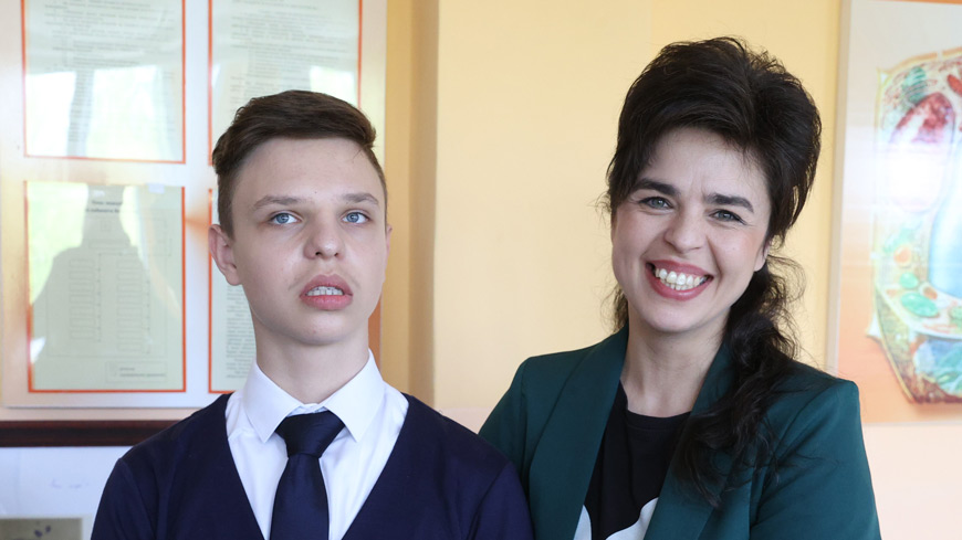 Справа - учительница белорусской литературы Наталья Шепырева Справа - учительница белорусской литературы Наталья Шепырева