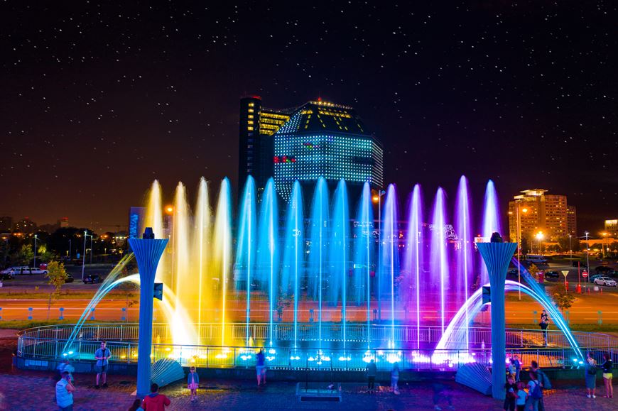 Лучшее место романтических встреч – мультимедийный фонтан "Дана Танец"!