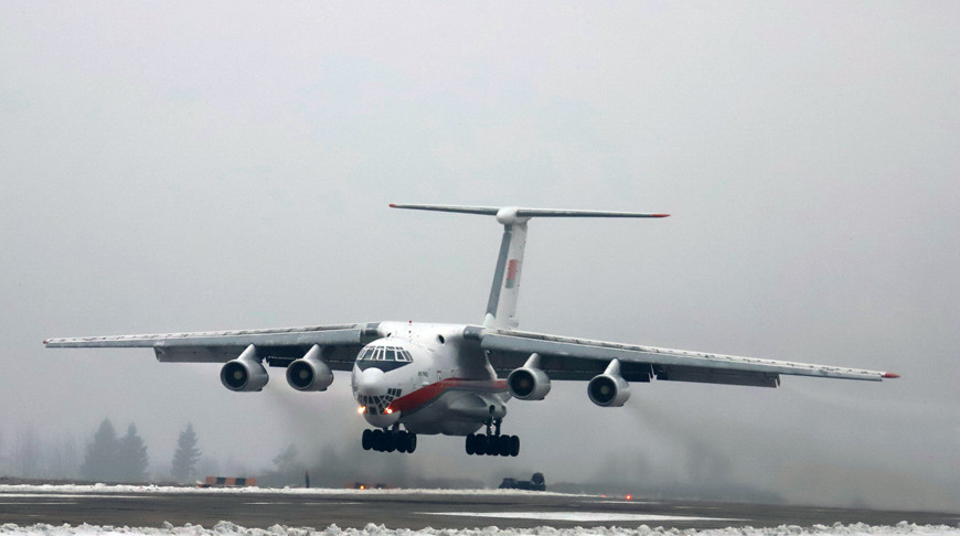 Борт с гуманитарной помощью от Беларуси вылетел в Турцию. Фото МЧС Борт с гуманитарной помощью от Беларуси вылетел в Турцию. Фото МЧС