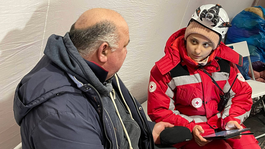 Волонтеры Белорусского Красного Креста помогают беженцам на белорусско-украинской границе Волонтеры Белорусского Красного Креста помогают беженцам на белорусско-украинской границе