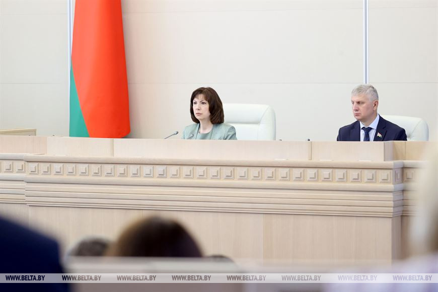 Председатель Совета Республики Наталья Кочанова и заместитель председателя Совета Республики Валерий Бельский