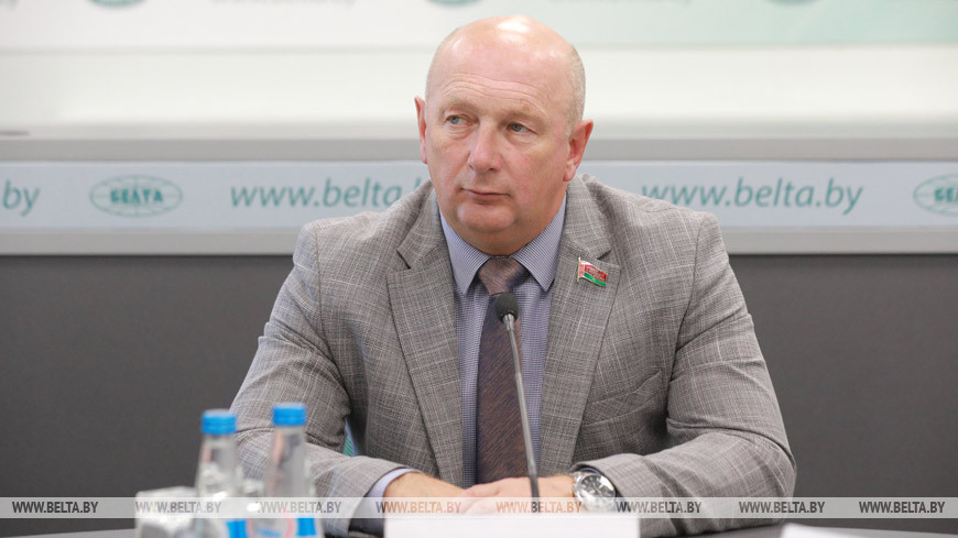 ЗАЙЦЕВ Евгений Станиславович. Родился в 1970 году в г. Мстиславле. С 1992 года проходил военную службу на различных должностях - от инженера отделения ракетного полка до командира артиллерийской бригады. С 2012 по 2019 год - военный комиссар Брестской области, начальник Брестского гарнизона. Полковник. Награжден орденом "За службу Родине" III степени, медалями "За безупречную службу" II и III степеней