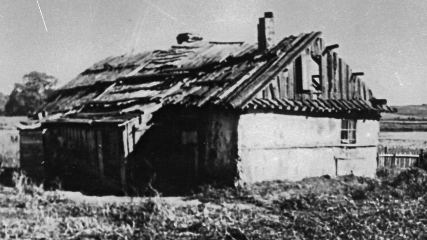 Сярэдзіна 1930-х гадоў. Хата селяніна-бедняка ў ваколіцах Глыбоччыны, якая да верасня 1939 года ўваходзіла ў склад Польшчы