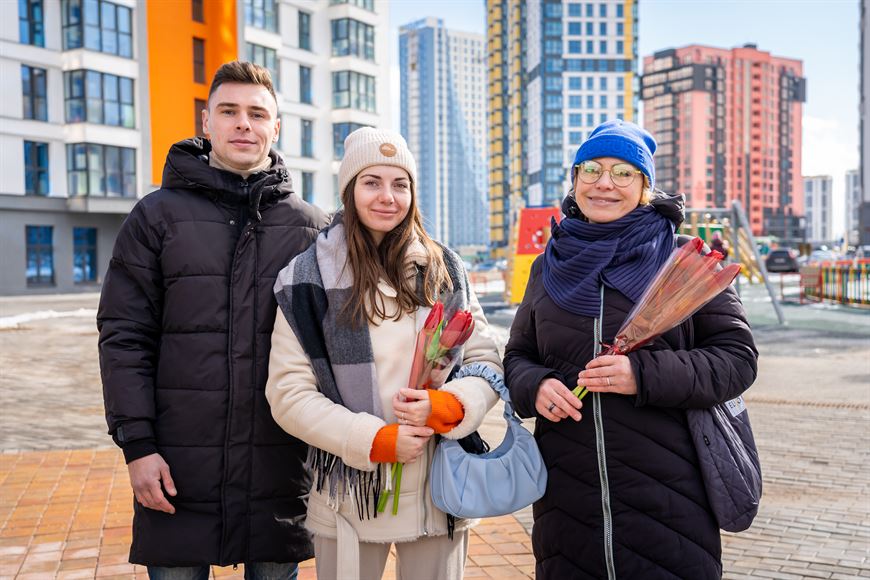 Оксана, Алеся и Ким стали жителями нового дома "Фламенко"! Оксана, Алеся и Ким стали жителями нового дома "Фламенко"!