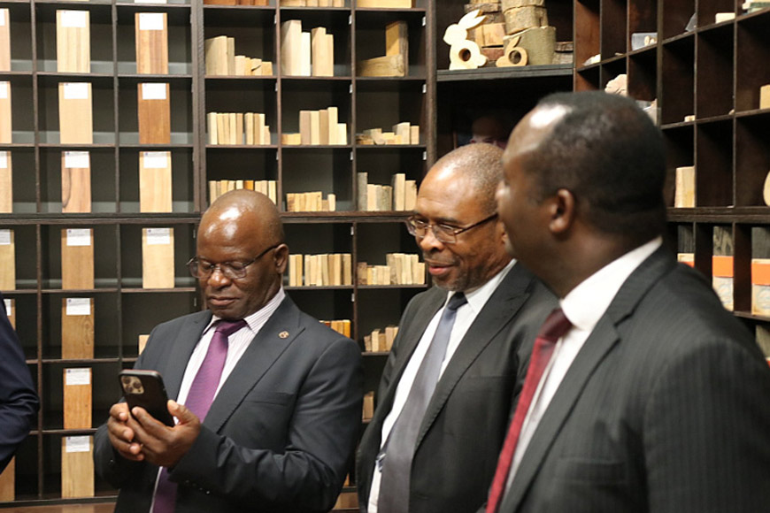 12 мая 2023 года. В ксилотеке - представители ведущих университетов Зимбабве.