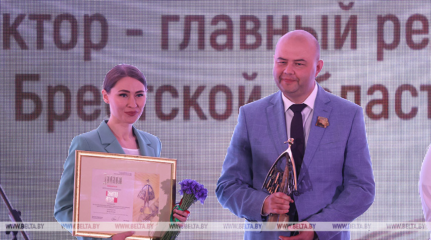 Во время награждения главного редактора КУИП "Редакция Брестской областной газеты "Заря" Игоря Гетмана