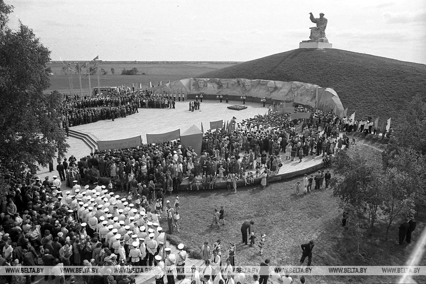 Открытие мемориального комплекса на Лудчицкой высоте, июнь 1984 года Открытие мемориального комплекса на Лудчицкой высоте, июнь 1984 года