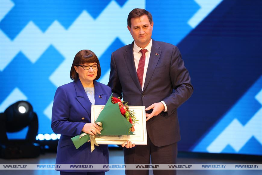 Почетной грамотой Администрации Президента награждена председатель комитета по труду, занятости и социальной защите Минского облисполкома Тамара Красовская Почетной грамотой Администрации Президента награждена председатель комитета по труду, занятости и социальной защите Минского облисполкома Тамара Красовская