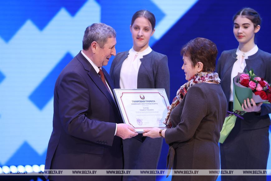 Почетной грамотой Национального собрания награждена врач-реабилитолог (заведующий) отделения медицинской реабилитации УЗ "Клецкая центральная районная больница" Людмила Бурьяк Почетной грамотой Национального собрания награждена врач-реабилитолог (заведующий) отделения медицинской реабилитации УЗ "Клецкая центральная районная больница" Людмила Бурьяк