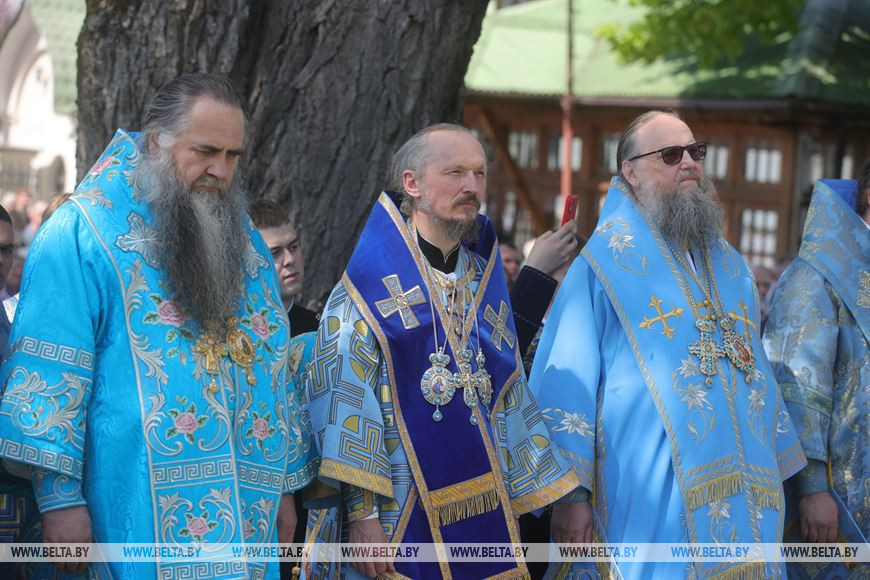 Митрополит Минский и Заславский Вениамин, Патриарший Экзарх всея Беларуси (в центре)