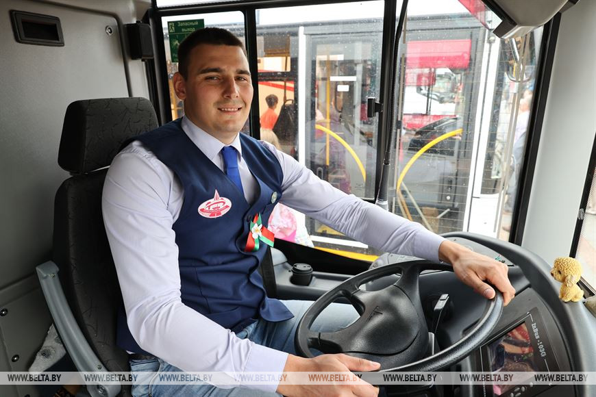 Водитель троллейбуса Иосиф Ровданик Водитель троллейбуса Иосиф Ровданик