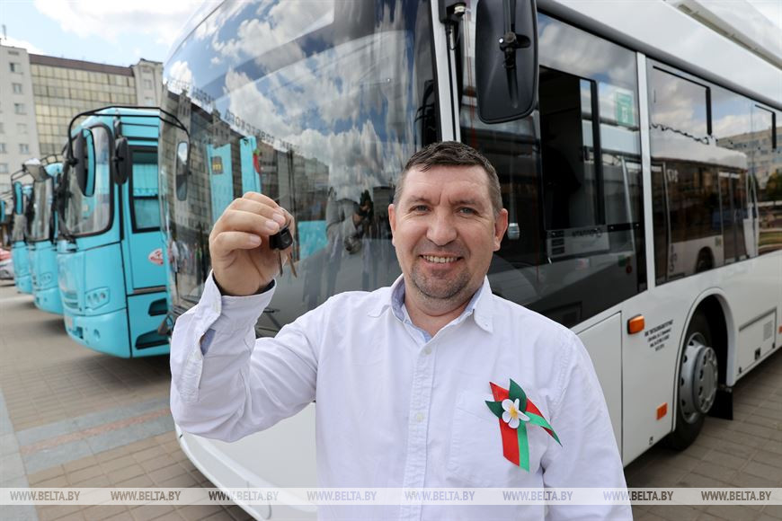 Ключи в руках водителя троллейбуса Сергея Цинкевича Ключи в руках водителя троллейбуса Сергея Цинкевича