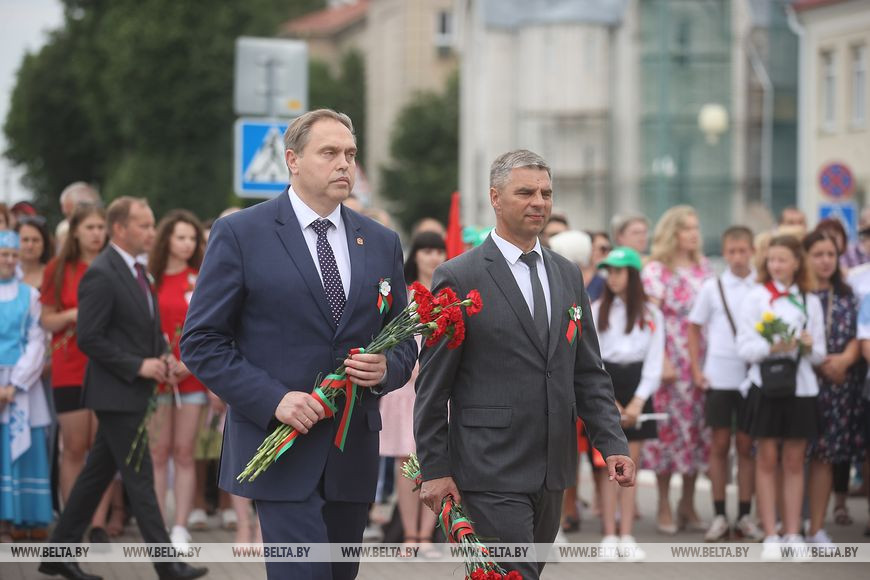 Председатель Гродненского облисполкома Владимир Караник и председатель Свислочского райисполкома Александр Версоцкий