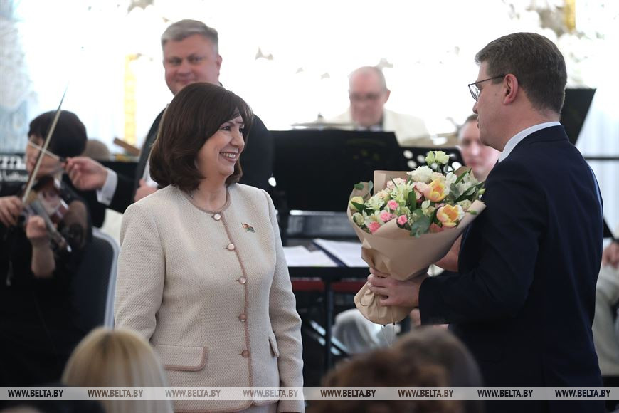 Председатель Совета Республики Наталья Кочанова и председатель Мингорисполкома Владимир Кухарев Председатель Совета Республики Наталья Кочанова и председатель Мингорисполкома Владимир Кухарев