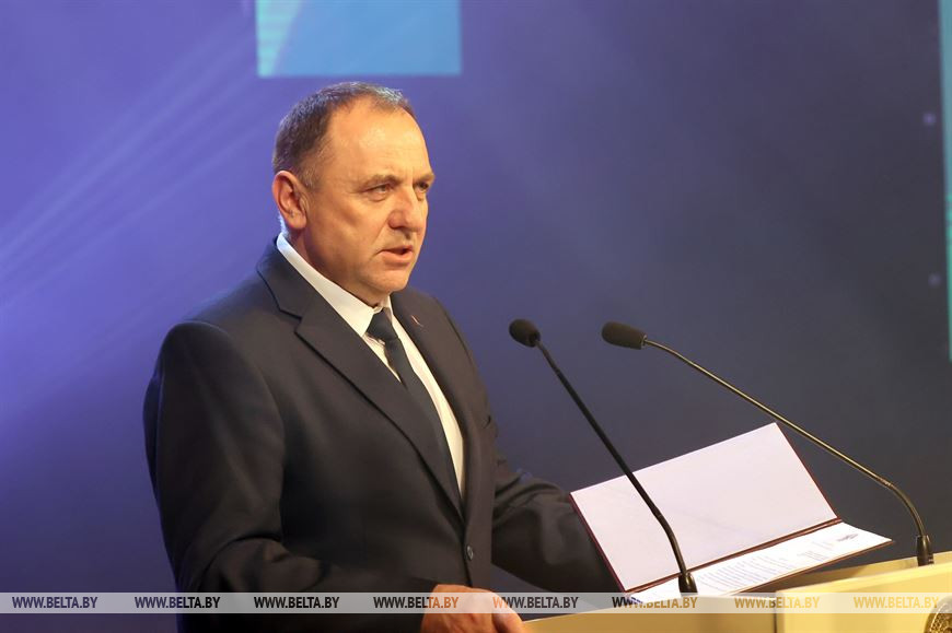 Поздравительный адрес от главы государства коллективу передал помощник Президента - инспектор по Гомельской области Сергей Бартош Поздравительный адрес от главы государства коллективу передал помощник Президента - инспектор по Гомельской области Сергей Бартош