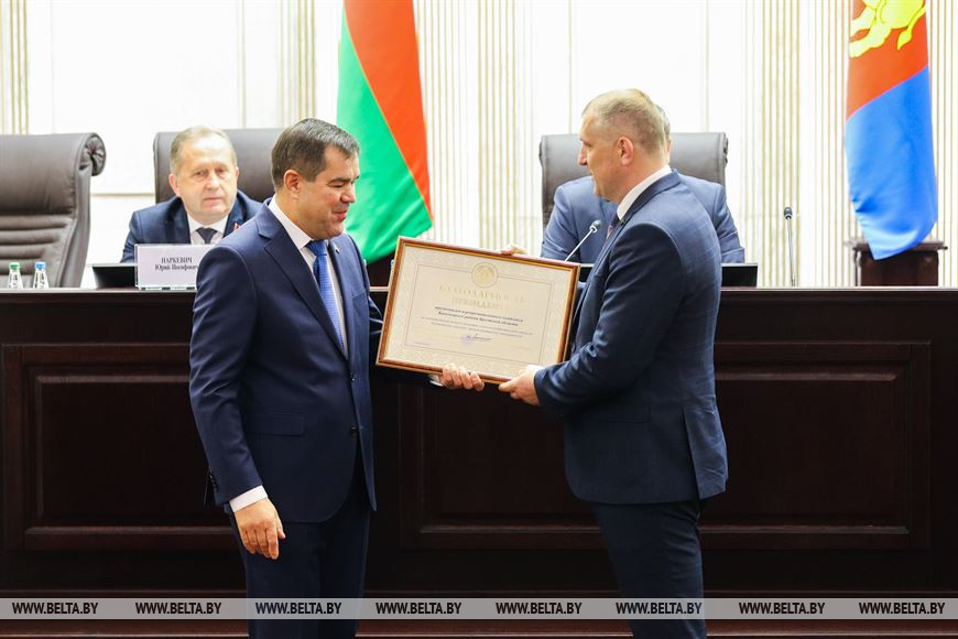 Помощник Президента - инспектор по Брестской области Валерий Вакульчик во время награждения