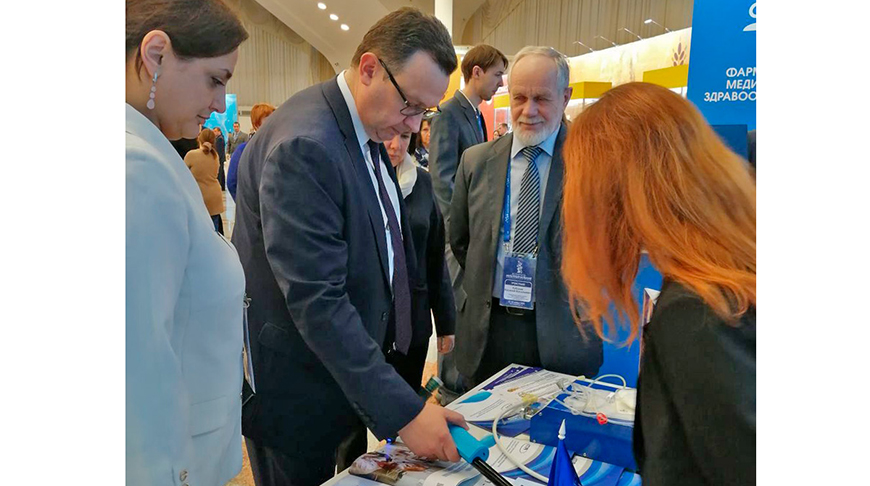 Министр здравоохранения Дмитрий Пиневич заинтересовался разработкой молодых изобретателей
