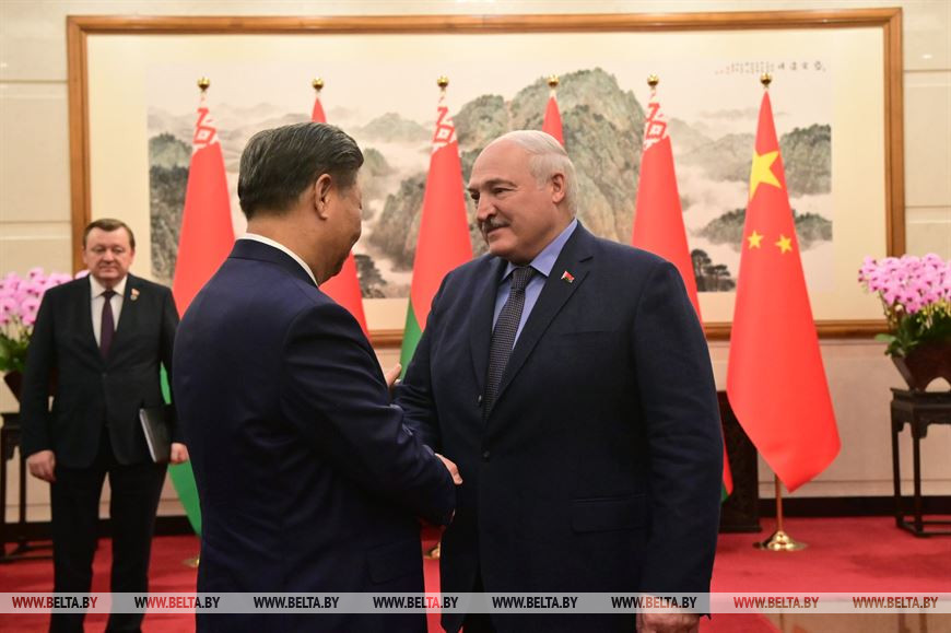 Си Цзиньпин и Александр Лукашенко Си Цзиньпин и Александр Лукашенко
