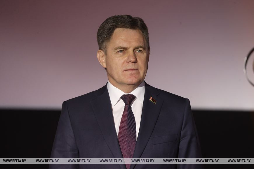 Заместитель премьер-министра Игорь Петришенко во время вручения специального приза Президента Беларуси "За гуманизм и духовность в кино" Заместитель премьер-министра Игорь Петришенко во время вручения специального приза Президента Беларуси "За гуманизм и духовность в кино"