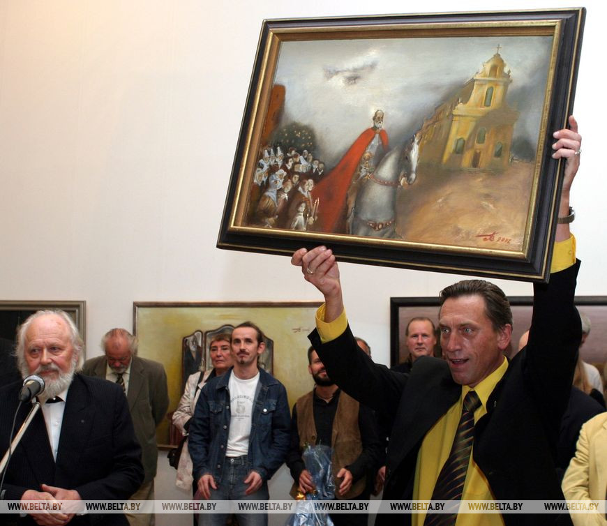 Работа Гавриила Ващенко подарок Национальному музею истории и культуры Беларуси, сентябрь 2004