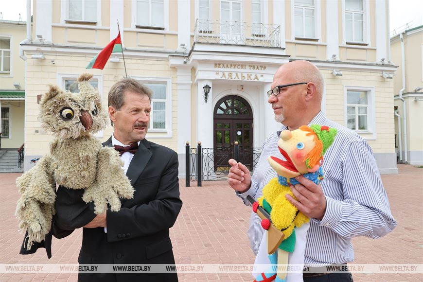 Ведущий мастер сцены Юрий Франков и директор Белорусского театра "Лялька" Александр Григорьев Ведущий мастер сцены Юрий Франков и директор Белорусского театра "Лялька" Александр Григорьев