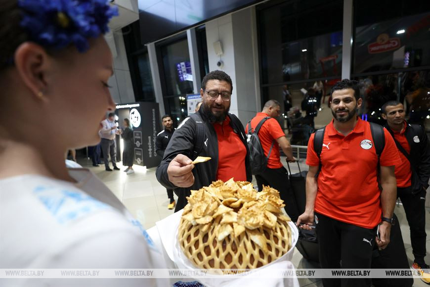 Во время прибытия спортсменов из Египта Во время прибытия спортсменов из Египта