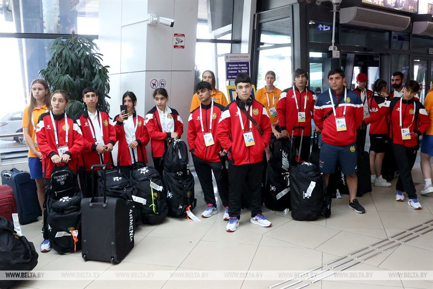 Во время прибытия спортсменов из Армении Во время прибытия спортсменов из Армении