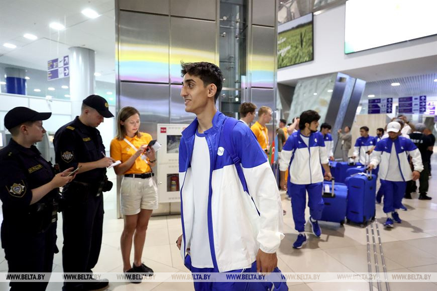 Во время прибытия делегации из Азербайджана Во время прибытия делегации из Азербайджана