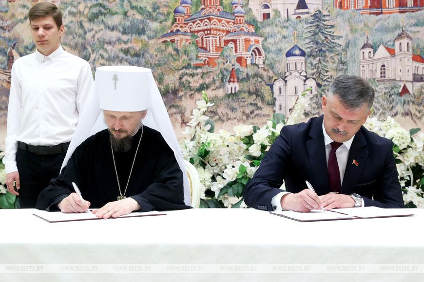 Митрополит Минский и Заславский Вениамин, Патриарший Экзарх всея Беларуси и министр спорта и туризма Сергей Ковальчук Митрополит Минский и Заславский Вениамин, Патриарший Экзарх всея Беларуси и министр спорта и туризма Сергей Ковальчук