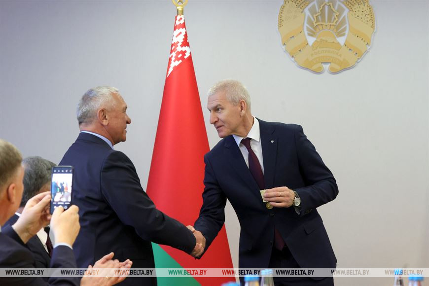 Председатель Белорусской федерации гандбола Владимир Коноплев, министр спорта России Олег Матыцин Председатель Белорусской федерации гандбола Владимир Коноплев, министр спорта России Олег Матыцин