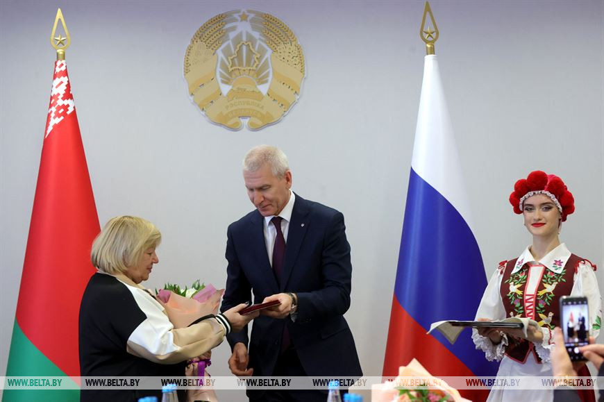 Главный тренер национальной команды Беларуси по художественной гимнастике Ирина Лепарская, министр спорта России Олег Матыцин Главный тренер национальной команды Беларуси по художественной гимнастике Ирина Лепарская, министр спорта России Олег Матыцин